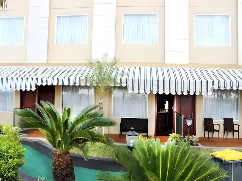 Grand Qin Hotel Banjarbaru Екстериор снимка