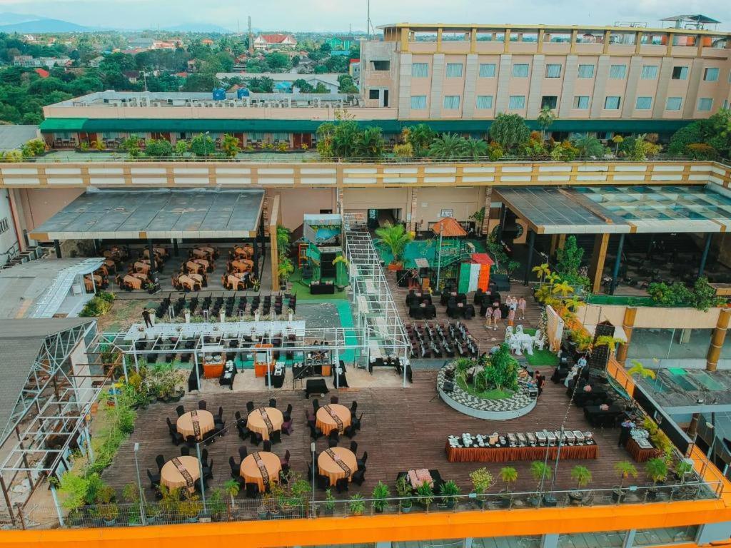 Grand Qin Hotel Banjarbaru Екстериор снимка