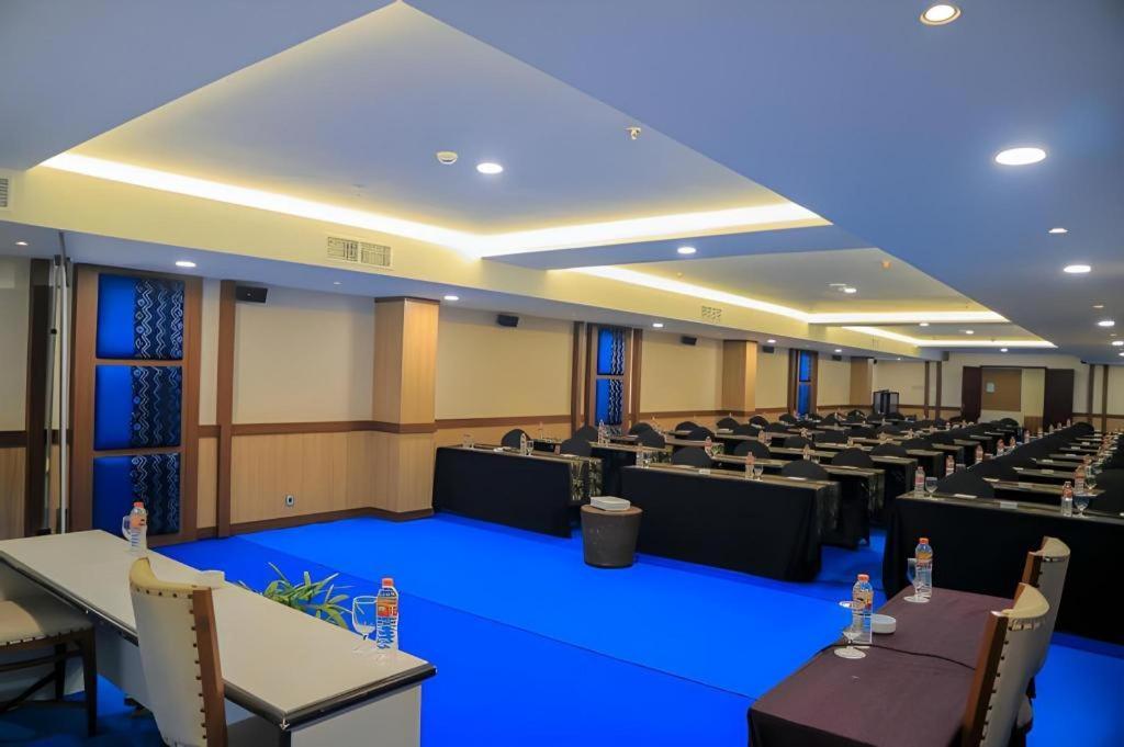 Grand Qin Hotel Banjarbaru Екстериор снимка