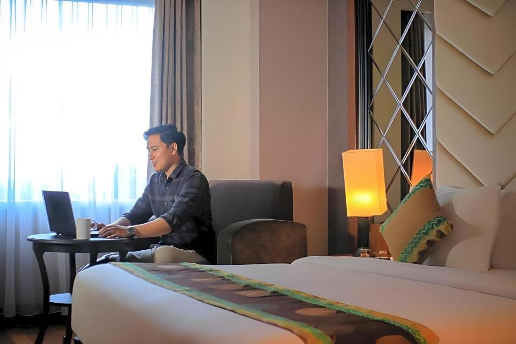 Grand Qin Hotel Banjarbaru Екстериор снимка