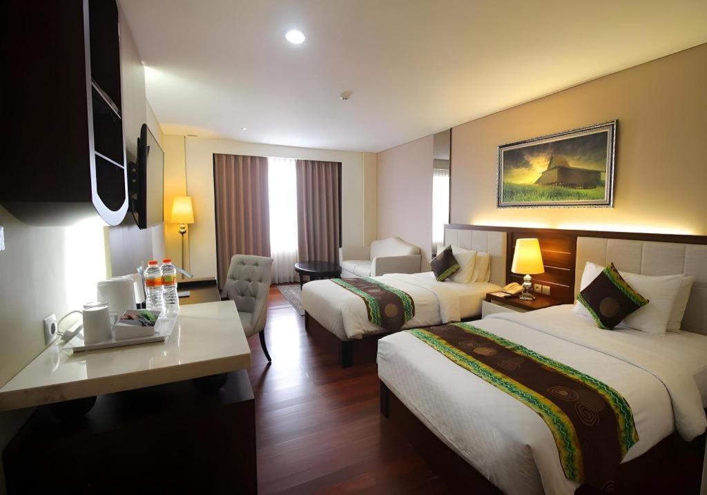 Grand Qin Hotel Banjarbaru Екстериор снимка