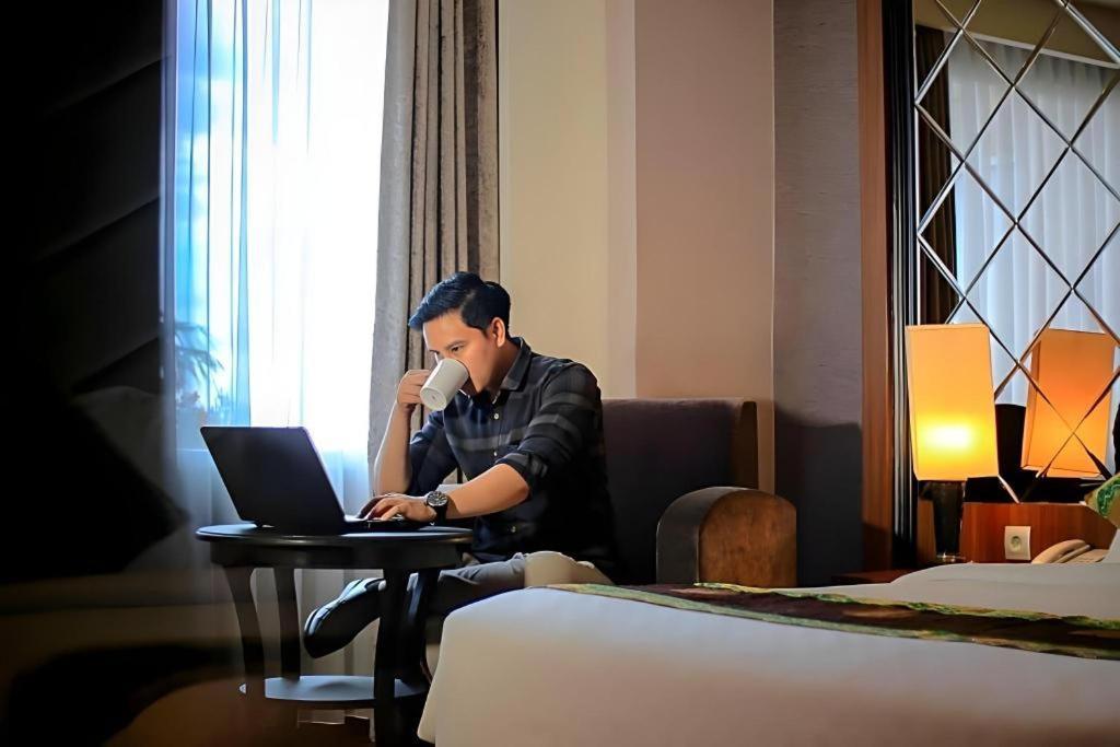 Grand Qin Hotel Banjarbaru Екстериор снимка