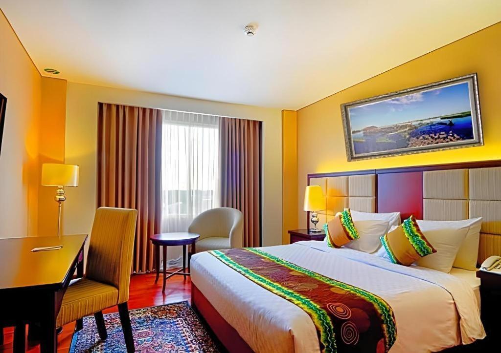 Grand Qin Hotel Banjarbaru Екстериор снимка