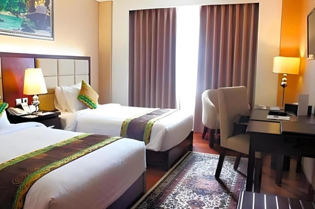 Grand Qin Hotel Banjarbaru Екстериор снимка