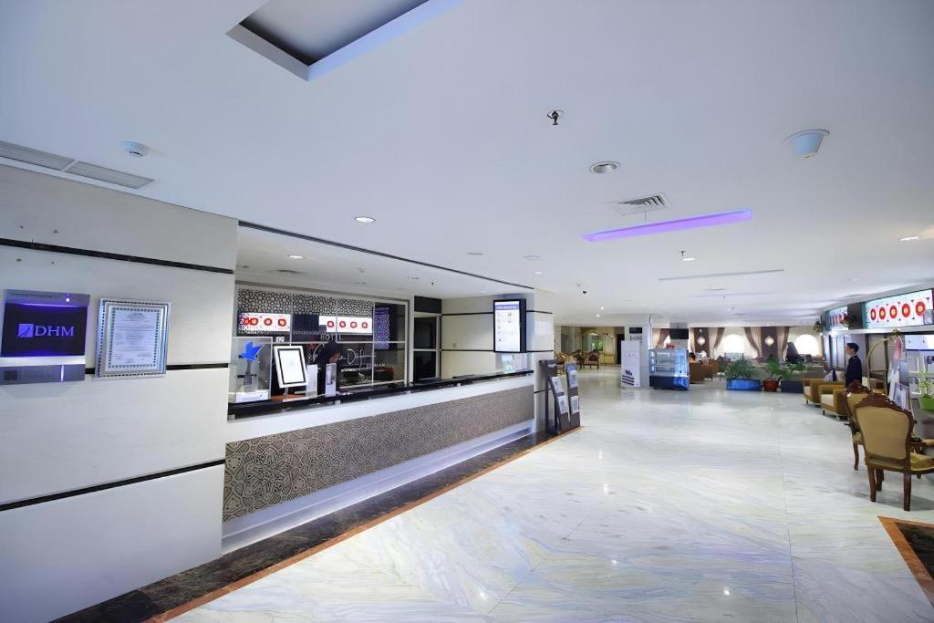 Grand Qin Hotel Banjarbaru Екстериор снимка