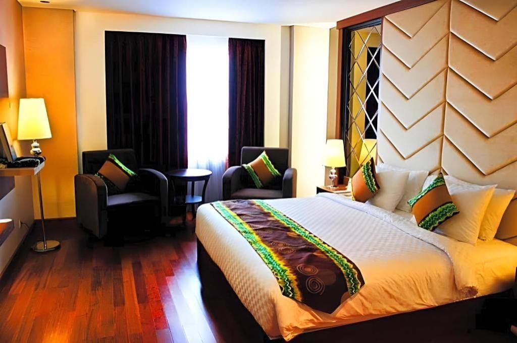 Grand Qin Hotel Banjarbaru Екстериор снимка