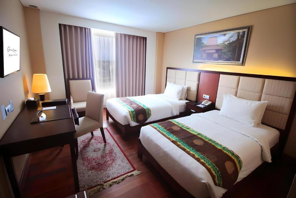 Grand Qin Hotel Banjarbaru Екстериор снимка