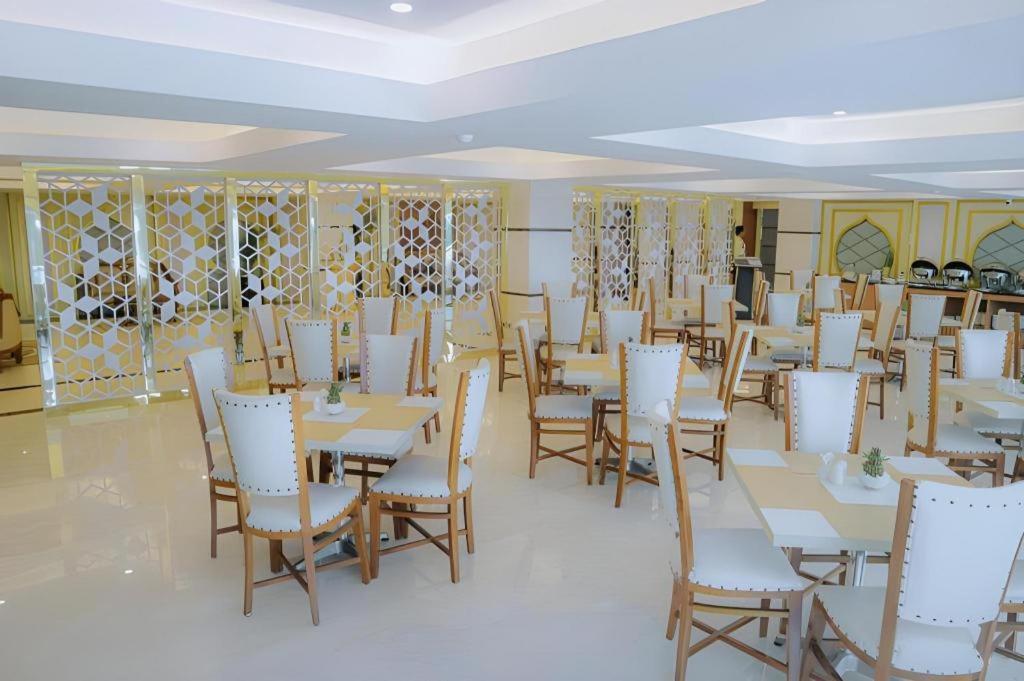 Grand Qin Hotel Banjarbaru Екстериор снимка