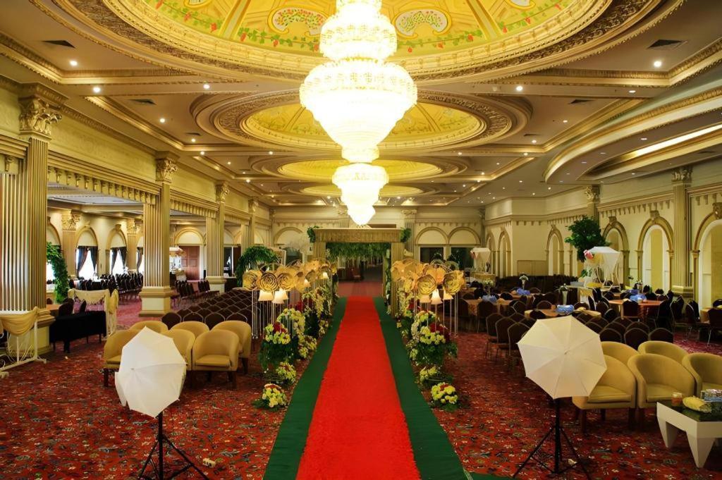 Grand Qin Hotel Banjarbaru Екстериор снимка