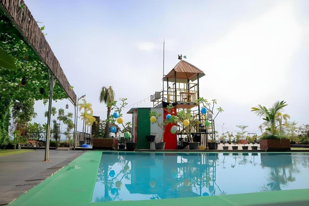Grand Qin Hotel Banjarbaru Екстериор снимка
