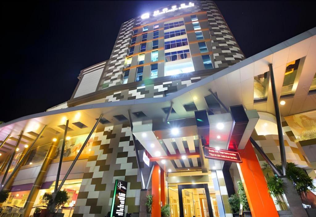 Grand Qin Hotel Banjarbaru Екстериор снимка