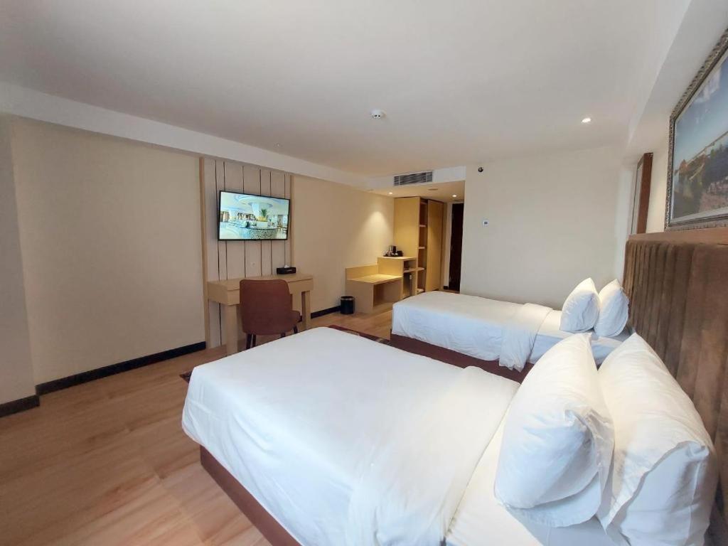 Grand Qin Hotel Banjarbaru Екстериор снимка