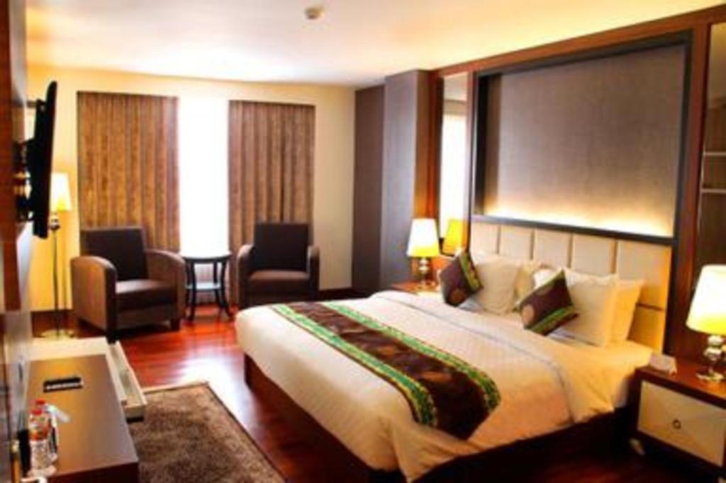 Grand Qin Hotel Banjarbaru Екстериор снимка