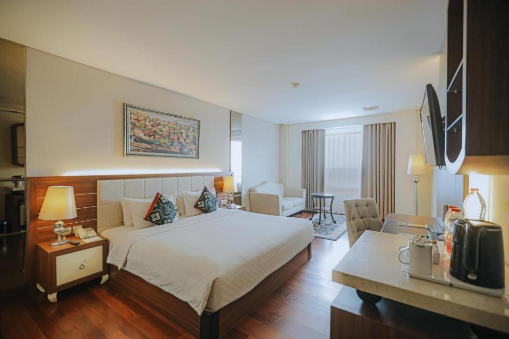 Grand Qin Hotel Banjarbaru Екстериор снимка
