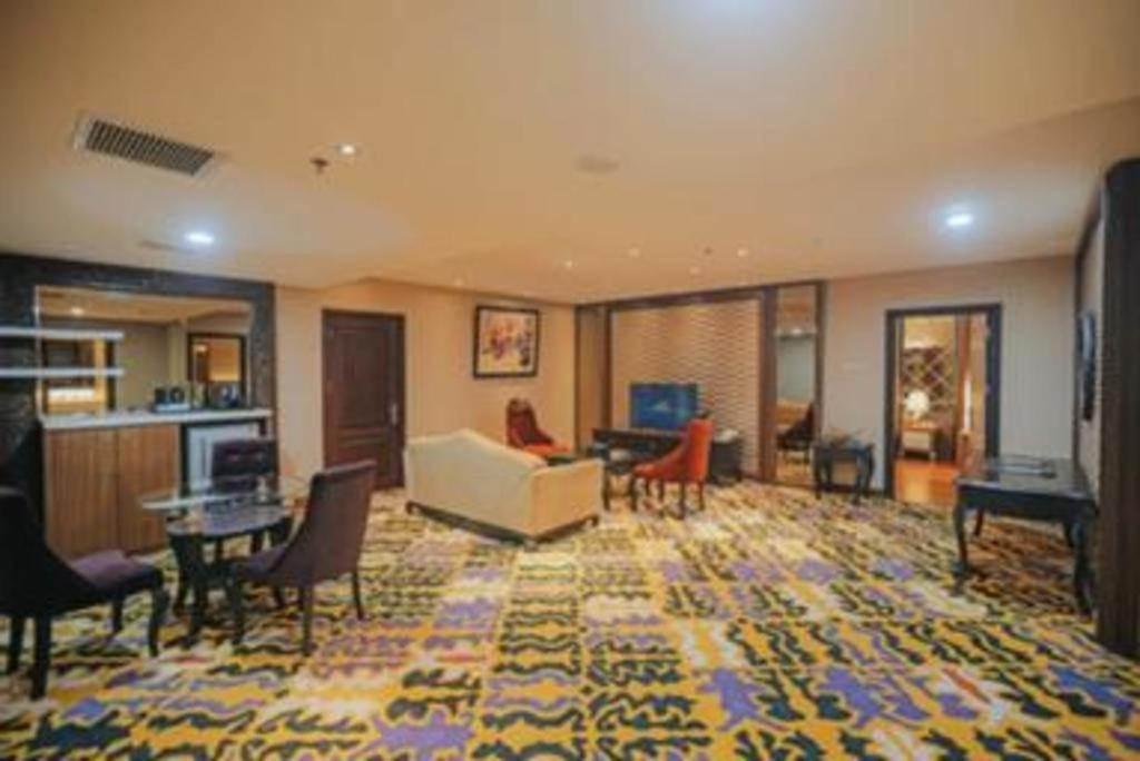 Grand Qin Hotel Banjarbaru Екстериор снимка