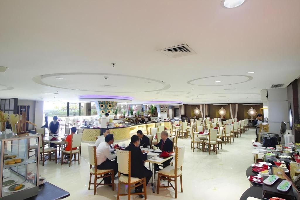 Grand Qin Hotel Banjarbaru Екстериор снимка